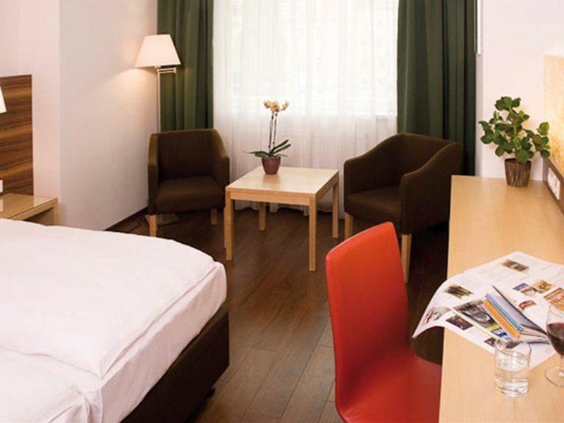 Austria Trend Hotel Beim Theresianum Wien Room photo